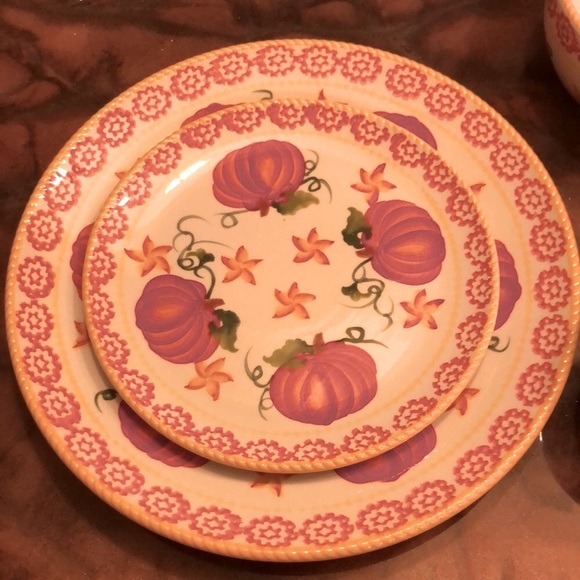 Temptations Four Piece Dinnerware - Picture 4 of 7